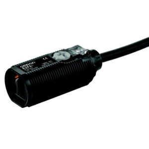Датчик фотоэл. E3FA, M18, пластик, красный свет, на прозрачные объекты, 0.1-2м, PNP, на свет/темноту, кабель 2м — Omron