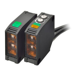 Датчик фотоэл. прямоугольный, красный LED, на пересечение луча, 40м, PNP, "на свет"/"на темноту", кабель 2м — Omron