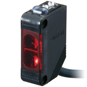 Датчик фотоэл. прямоуг. E3Z, рефлекторный MSR, 4м, PNP, разъем, с функцией самодиагностики — Omron